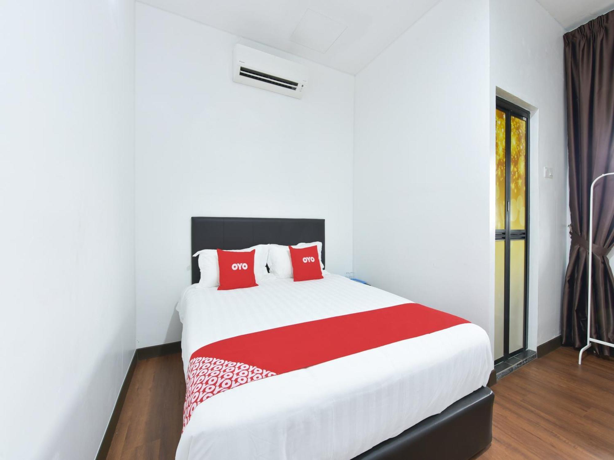 Oyo 90869 Hotel Madeena Inn Сепанг Екстериор снимка