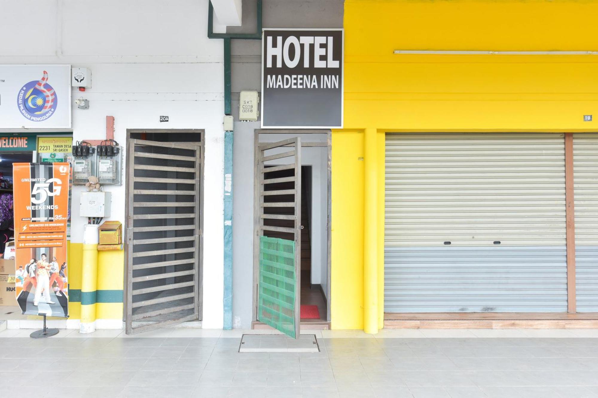 Oyo 90869 Hotel Madeena Inn Сепанг Екстериор снимка