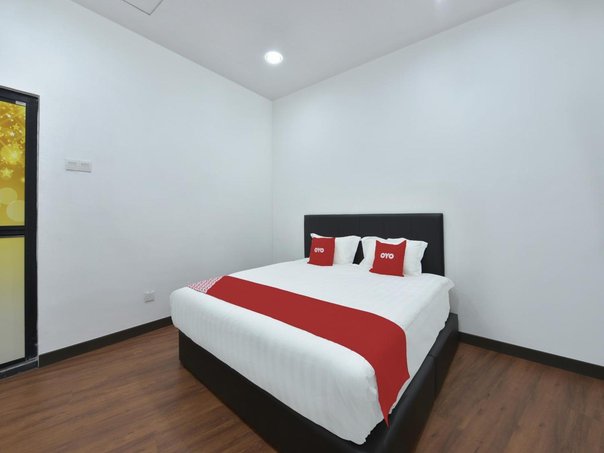 Oyo 90869 Hotel Madeena Inn Сепанг Екстериор снимка