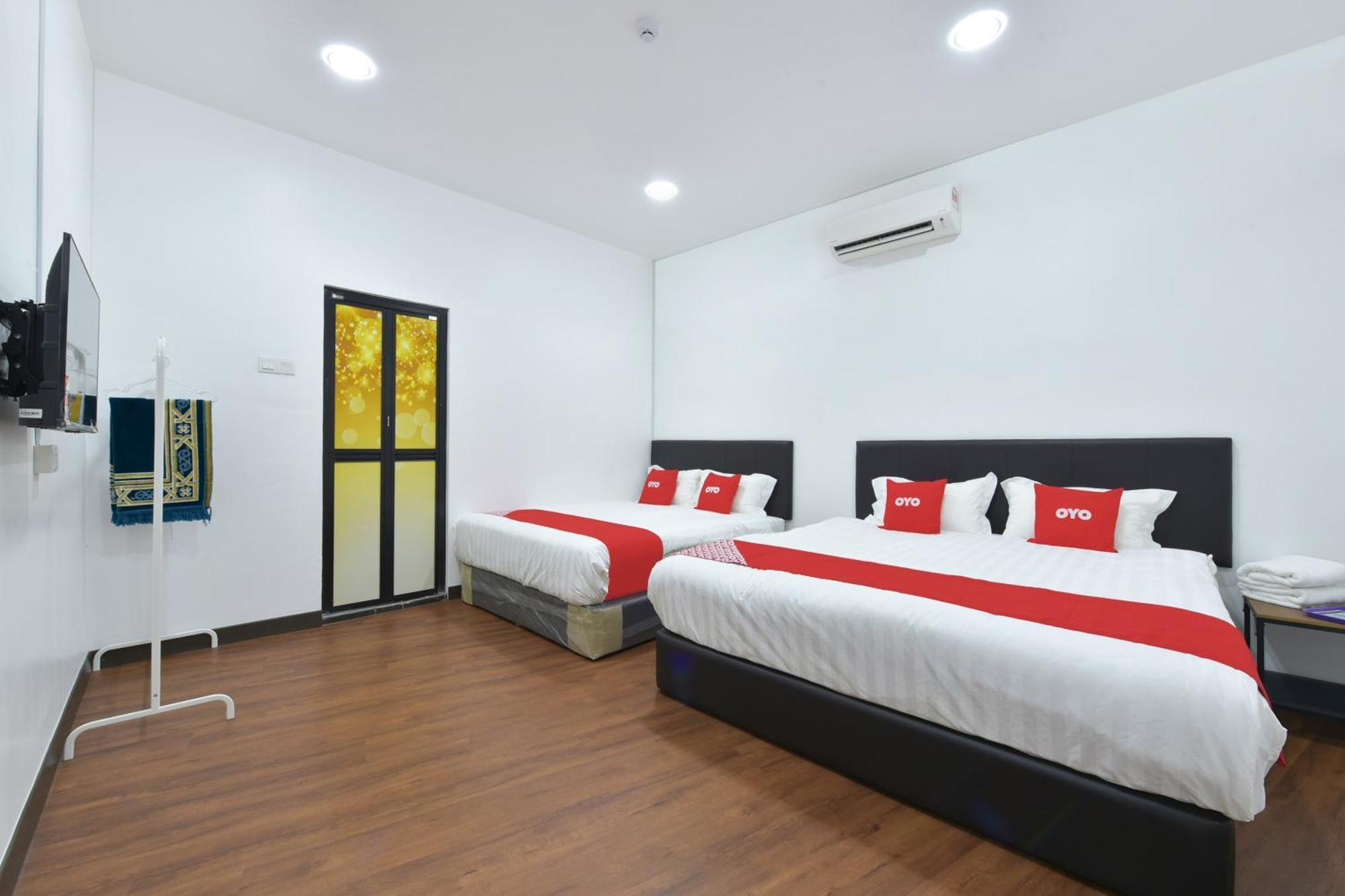 Oyo 90869 Hotel Madeena Inn Сепанг Екстериор снимка
